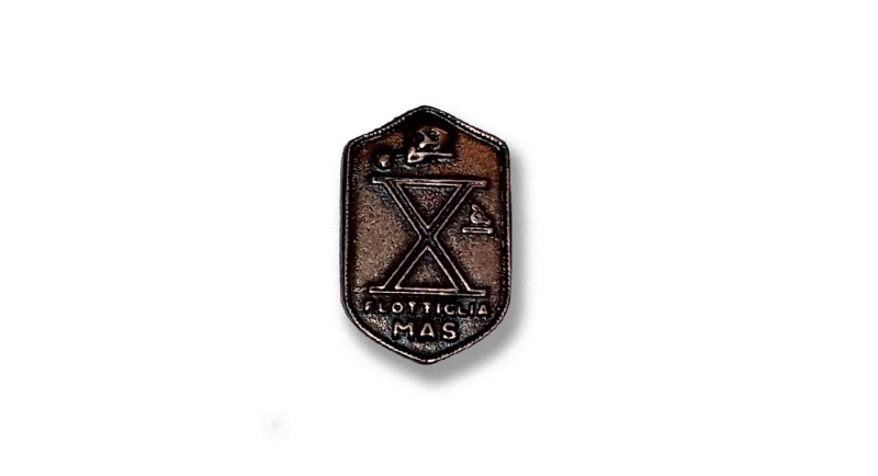 PIN DECIMA MAS SCUDO Pins & Stickers