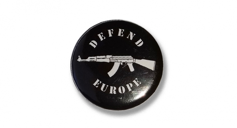 BUTTON PIN DEFEND EUROPE Pins & Stickers